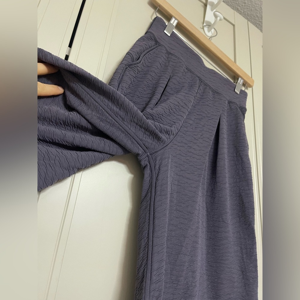 Lululemon Can You Feel The Pleat Crop in Moonwalk - Picture 9 of 15